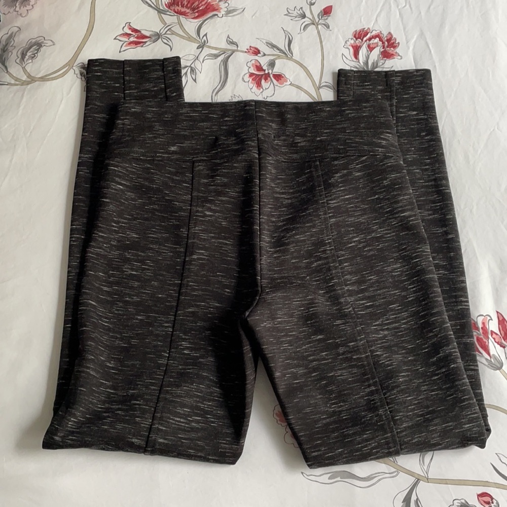 NWOT Black and grey Kenneth Cole Skinny Legging